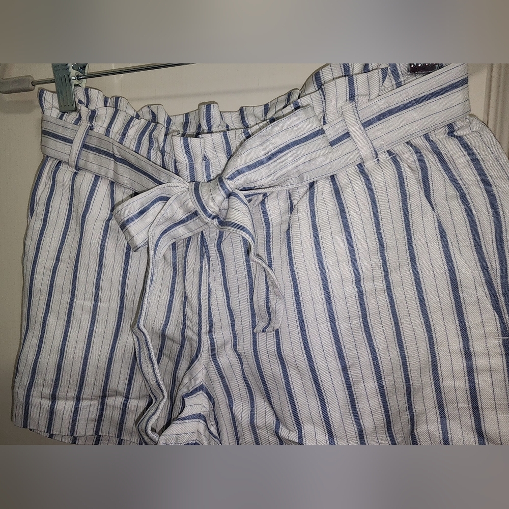 Loft women's White Blue stripped shorts Size XXSP